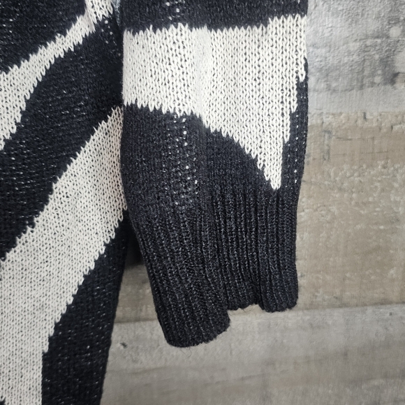 Torrid Abstract Zebra Print Cozy Oversized Sweater Sz 4 - Picture 5 of 9